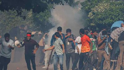 Students' stir shuts campuses across Bangladesh for indefinite period