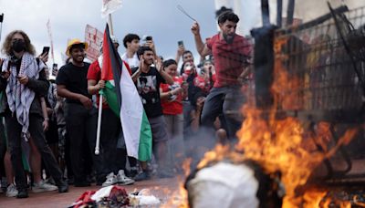 US flags burnt amid ‘Allahu Akbar’ chants: Israel PM Benjamin Netanyahu’s speech sparks massive protest in Washington | Today News