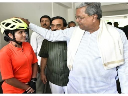 Karnataka CM Siddaramaiah Congratulates Cyclist Asha Malviya For Her Achievement