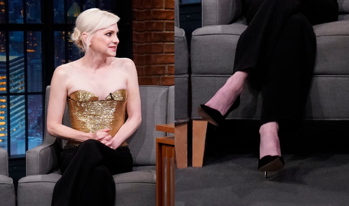 Anna Faris Shows How Black Pumps Can Complete a Timeless Look on ‘Seth Meyers’