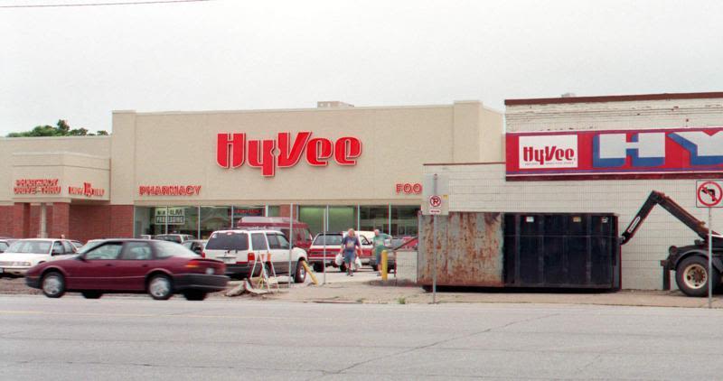 First Avenue Hy-Vee to close, leaving urban grocery gap in Cedar Rapids