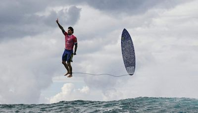 Brazilian surfer Gabriel Medina's ‘incredible’ Olympic photo takes netizens by storm: ‘Absolutely unreal’