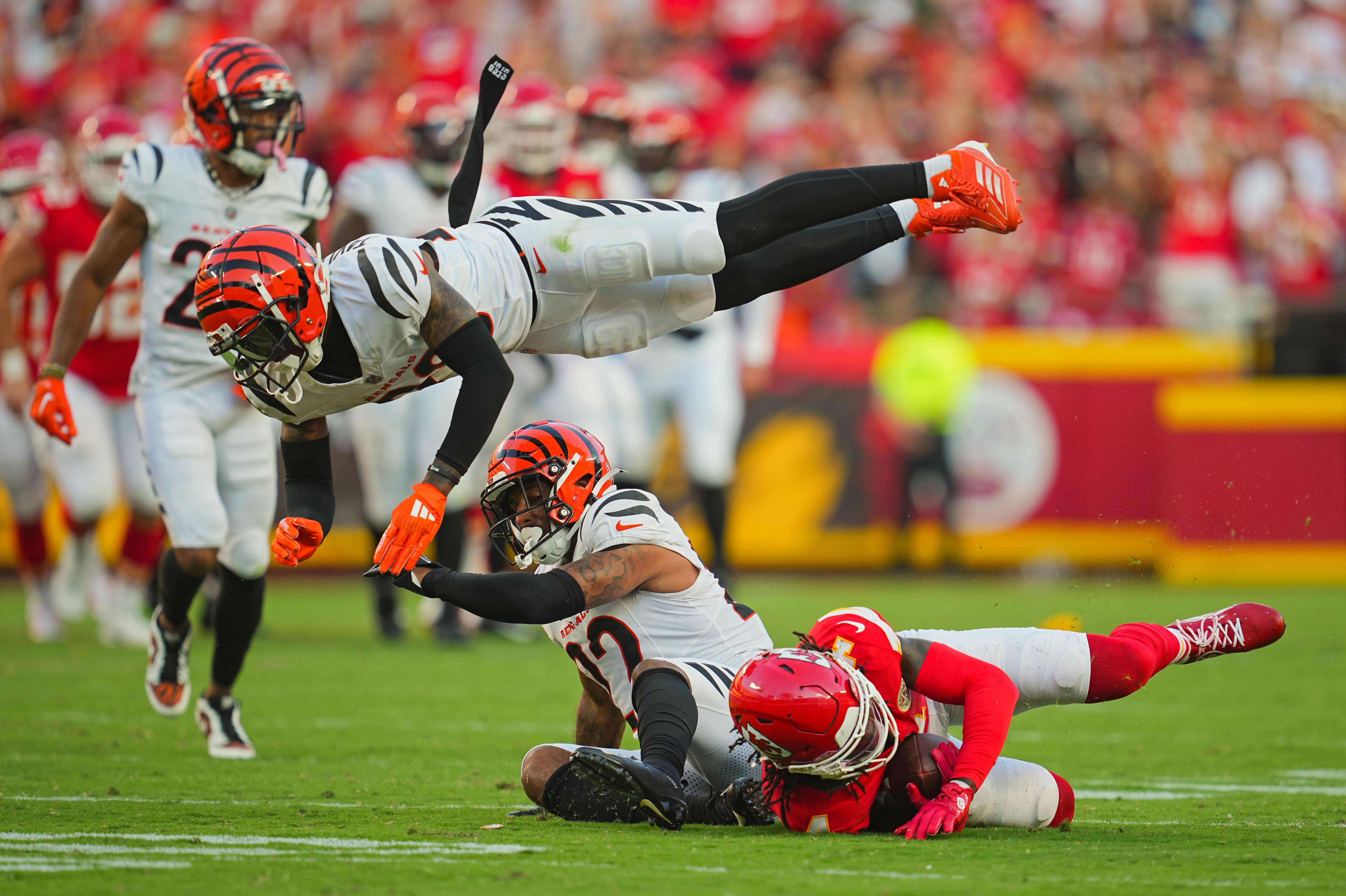 Twitter reacts: Controversial penalty helped Chiefs defeat Bengals in Week 2