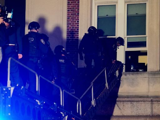 【更新】紐約鎮暴警進哥大校園清場 示威學生被上束帶逮捕