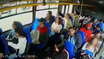 Video: Chofer de autobús dio tremenda golpiza a hombre que acosaba a una pasajera en México - La Opinión