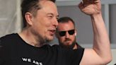 Grupo de accionistas de Tesla urge rechazar paquete salarial de Musk por “distraído”