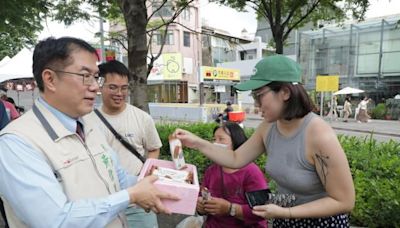 台南海安商圈夏日農特產市集熱鬧登場 黃偉哲冰棒大放送