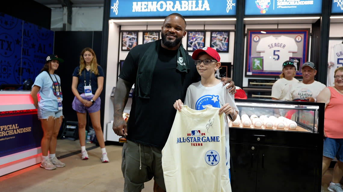 Prince Fielder, Fergie Jenkins surprise Make-A-Wish kids with All-Star Weekend Fanatics shopping spree