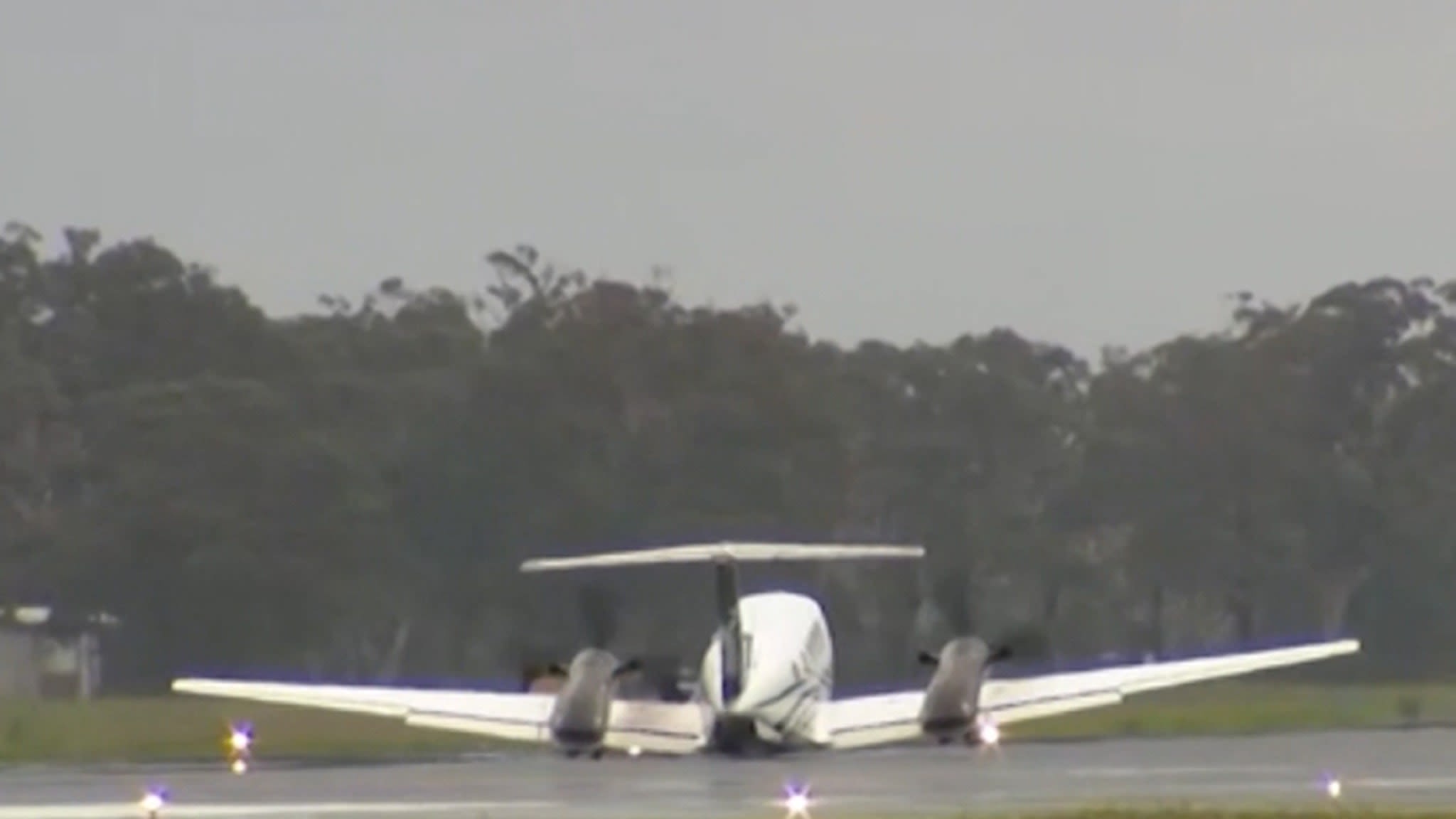 Plane Makes Wheels-Up Emergency Landing in Australia, Landing Gear Fails