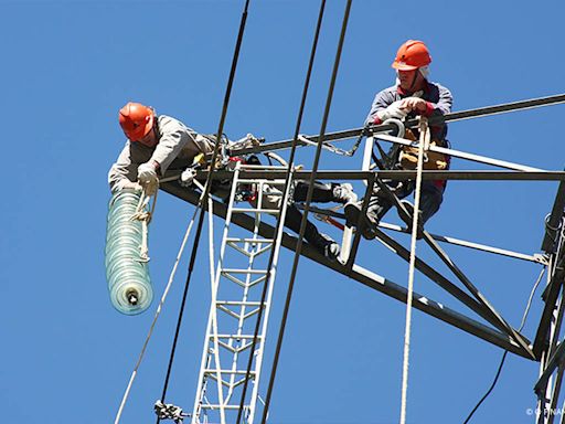 Empregados da Eletrobras votam hoje se entram em greve e levam ACT para TST Por Estadão Conteúdo