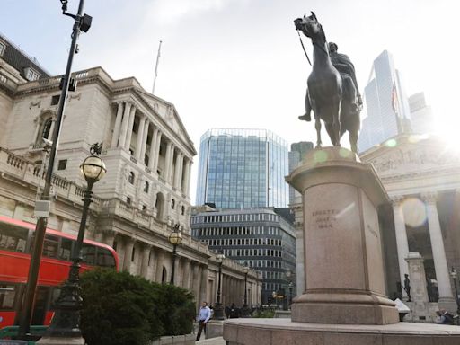 El Banco de Inglaterra recorta los tipos desde su máximo en 16 años