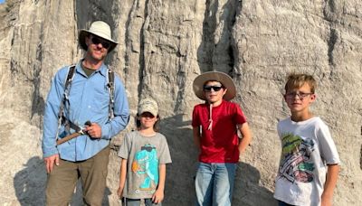 百萬分之一機會！美3童徒步探險「恐龍之都」 竟找到超罕見暴龍化石