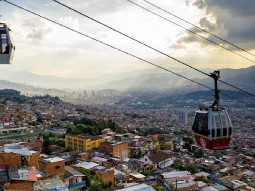 Cabina de Metrocable se desploma en Medellín y deja 10 personas heridas