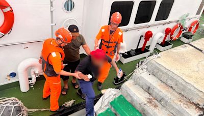 操作蟹籠機食指遭絞斷 澎湖海巡邊演習邊救印尼船員