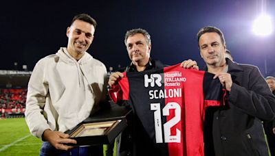 Lionel Scaloni fue homenajeado en la cancha de Newell’s: “Qué voy a soñar esto, fue mucho más allá”