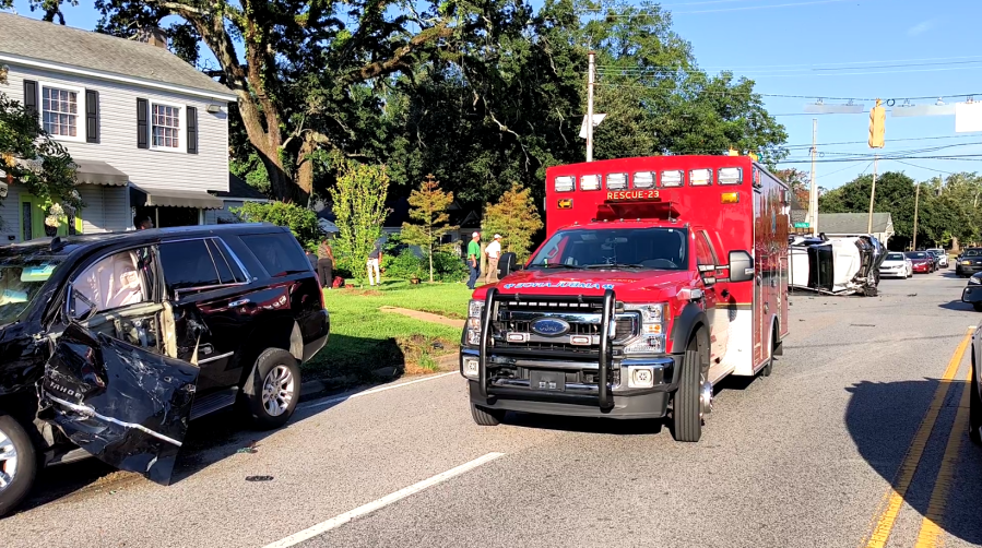 1 injured in crash near Florida Street in Mobile