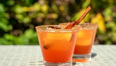 The “Autumn Aperol Spritz” I'll Be Sipping All Fall (It’s the Perfect Cocktail!)