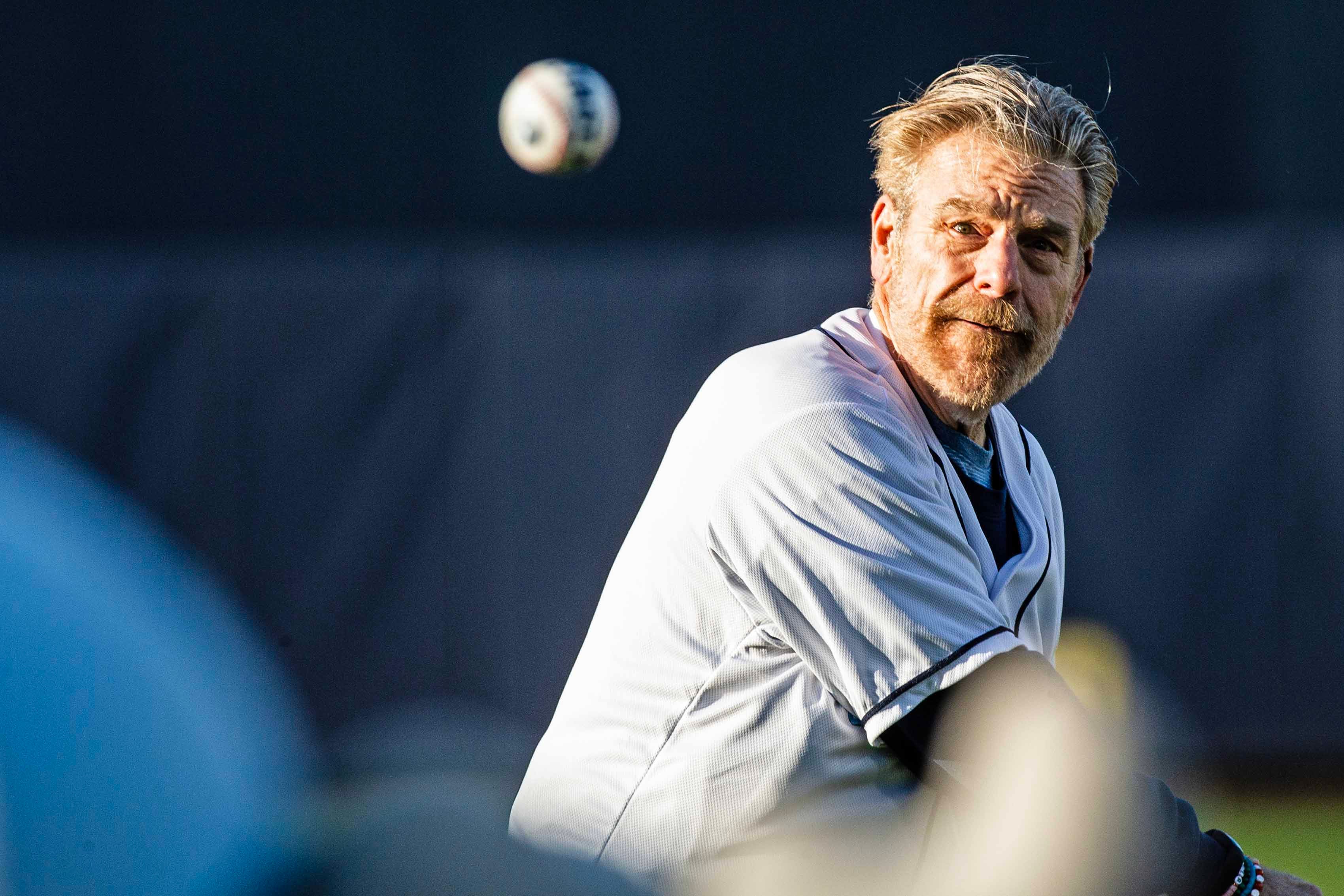 Howard Eskin hosts first radio show since news of his banning from Citizens Bank Park