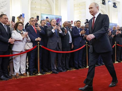Putin inicia nuevo mandato de seis años con desafío a Occidente - La Tercera