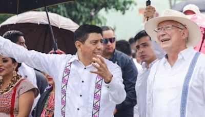 Guelaguetza cautiva a Ken Salazar, embajador de Estados Unidos