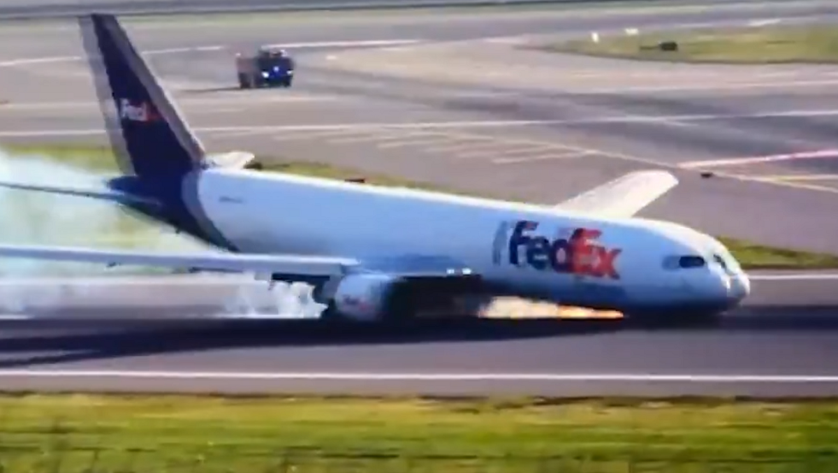 Boeing Plane Fails to Deploy Nose Landing Gear, Skids to a Halt on Runway