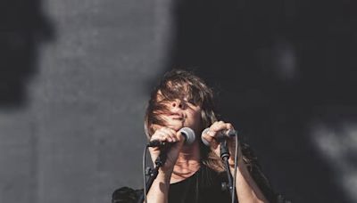 Cat Power seziert im Admiralspalast die Songs von Bob Dylan und begeistert