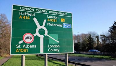 'Clever' reason some UK motorway signs are green and it makes a lot of sense