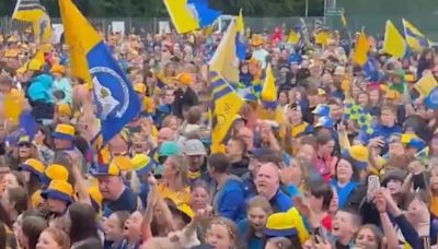 'Goosebumps' - Clare GAA fans sing hearts out during All-Ireland homecoming