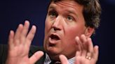 La abrupta salida de Tucker Carlson de Fox News, el más influyente de la tv en EU y referente de la derecha