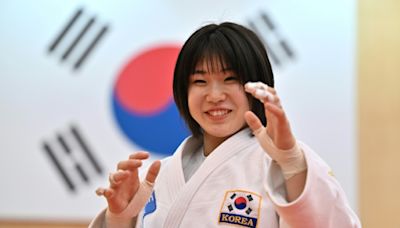 Japan-born judoka chases gold for South Korea in memory of grandma