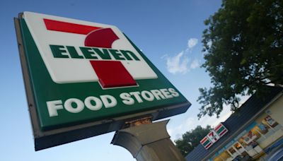 Two arrested after car chase in 7-Eleven robbery sting
