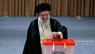 Candidato reformista toma ventaja en preliminares de elecciones presidenciales iraníes