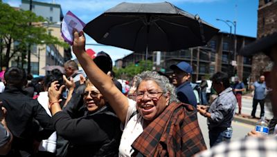 Photos: Mexican nationals vote in Chicago