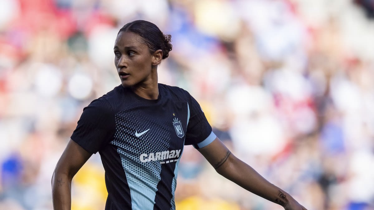 This USWNT star just broke the NWSL's goal-scoring record. Here's who