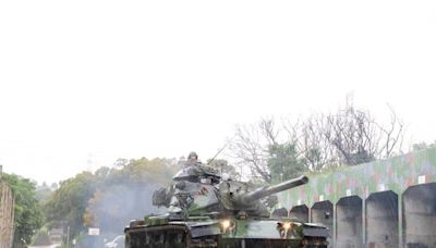 裝甲586旅戰備 出動M60A3戰車、雲豹甲車演練 - 政治