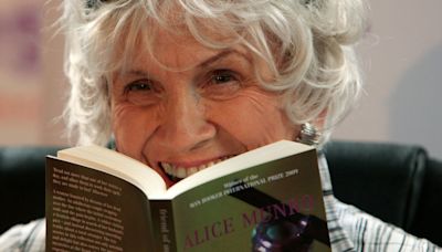 Muere a los 92 años la escritora canadiense Alice Munro, ganadora del Premio Nobel de Literatura en el año 2013