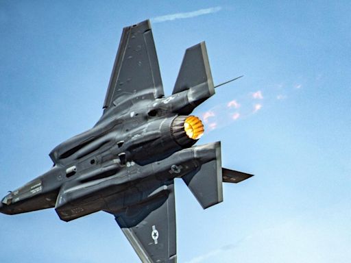 Pilot seriously injured as F-35 crashes at Albuquerque airport