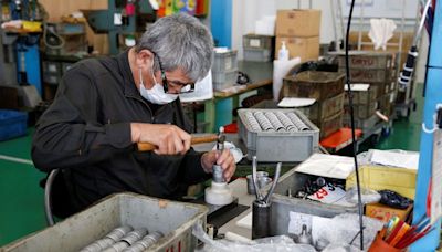 Japan big manufacturers' mood improves to 2-year high, BOJ tankan shows