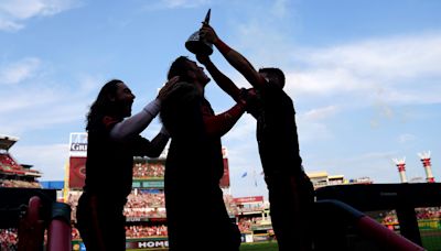 The Reds pay tribute to the retired Viking home run celebration