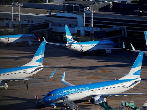 Argentina lanza desregulación del transporte aéreo para atraer aerolíneas extranjeras