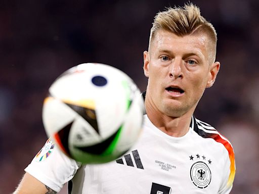 Kroos casi se pierde el debut de Alemania