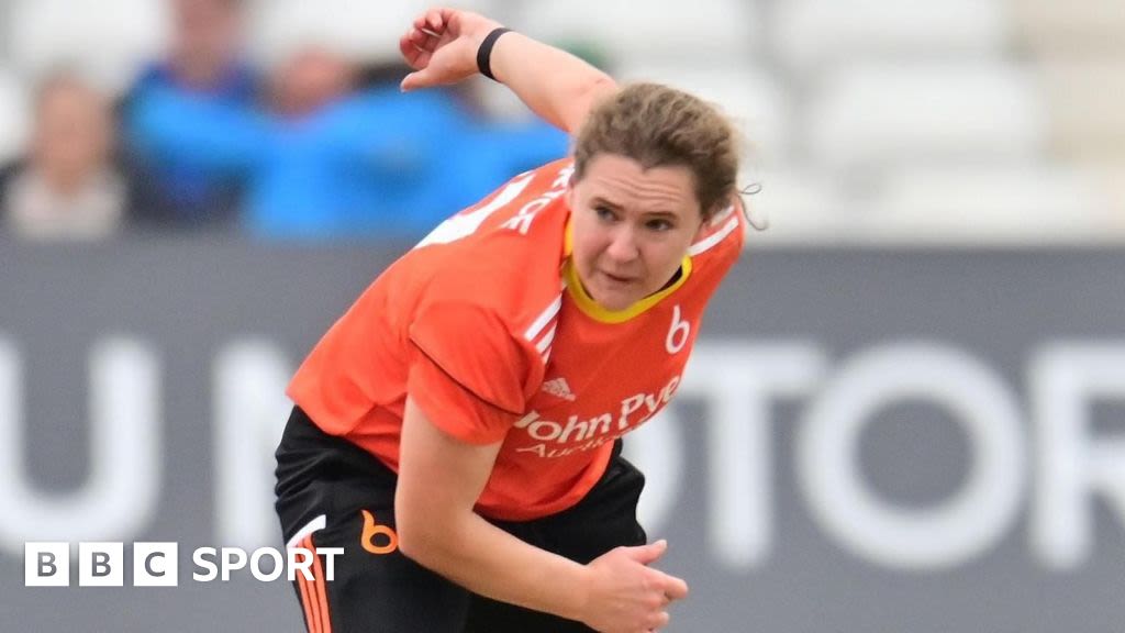 Charlotte Edwards Cup: Blaze hold on to edge out Northern Diamonds