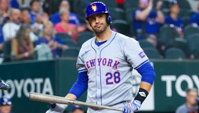 Mets scratch J.D. Martinez from Tuesday's lineup with sore ankle