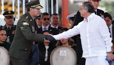 El director de la Policía Nacional defendió el abrupto abandono de Petro del desfile militar en Bogotá: “Tiene sus compromisos y responsabilidades”