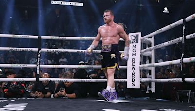 Canelo Álvarez derrota a Munguía por decisión unánime y mantiene su título de peso súper mediano