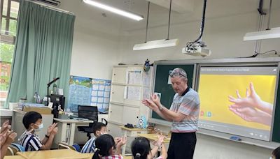 雙語教學助翻轉 七賢國小學生數從400人增至700人 - 生活