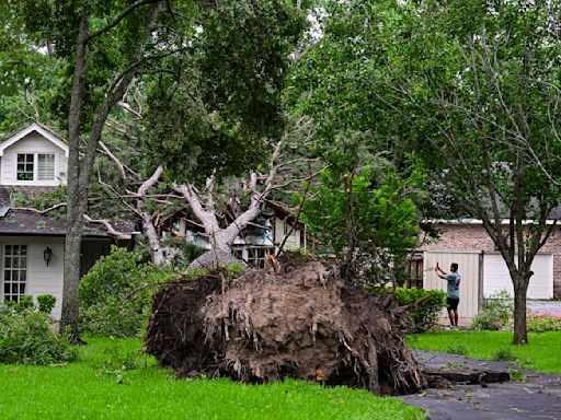 Tornado warnings issued in parts of Texas, Oklahoma; heat hits the South over Memorial Day weekend