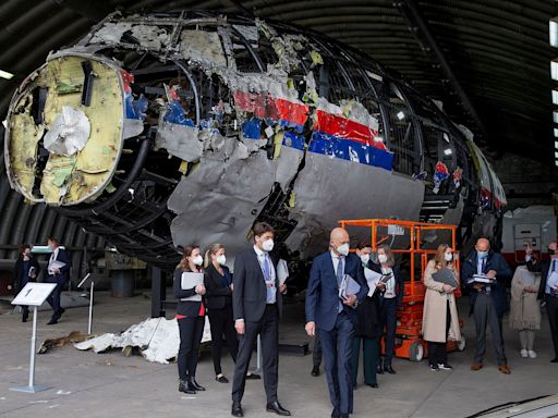 “Vi gente cayendo del cielo”. A 10 años del derribo del vuelo MH17: una tragedia en la que murieron 298 personas y conmovió al mundo