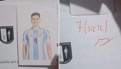 Para motivarlos, un profesor les pone nota a sus alumnos con jugadores de la Selección argentina
