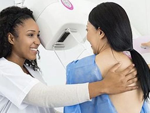Todas las mujeres necesitan mamografías a partir de los 40 años, según un panel de expertos